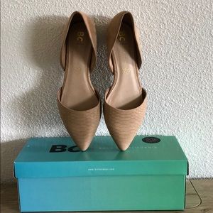 Like new nude flats